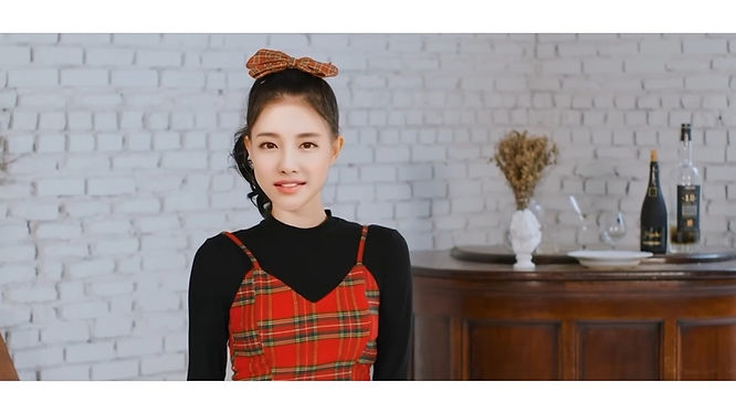 Unnatural faces in the MV. (Source: IITERNITI)